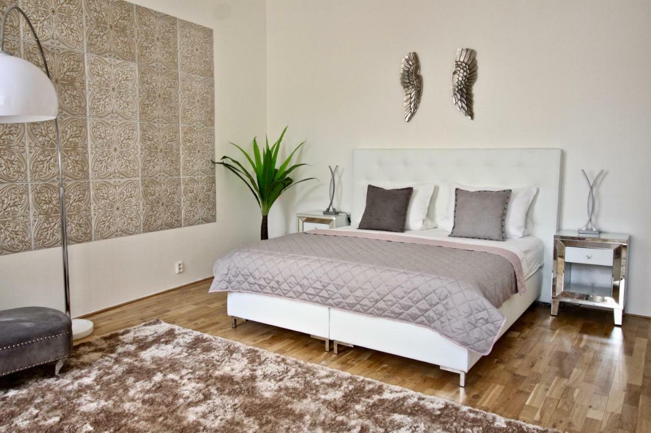 New Design & Style Apartment Old Town Xxl Praga Esterno foto