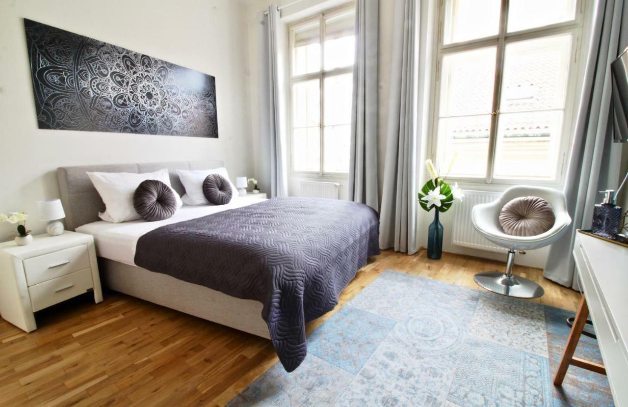 New Design & Style Apartment Old Town Xxl Praga Esterno foto